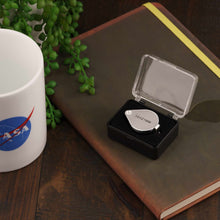Load image into Gallery viewer, Field Magnifier Scientific Tool