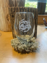 Load image into Gallery viewer, Etched 15oz Stemless Wineglass